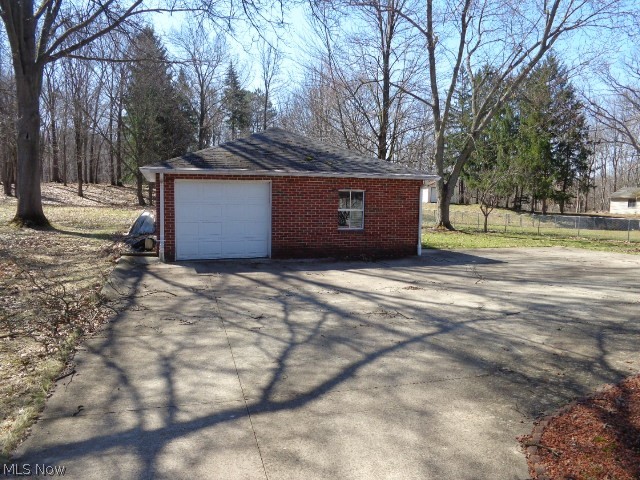 6755 West Pleasant Valley Road Cleveland, OH 44129 - Photo 25 of 28 Detached Garage