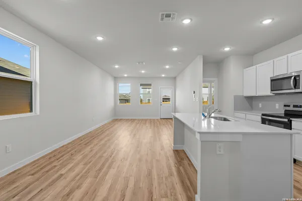 $303,125 | 5611 Franklin Hills, Von Ormy, TX 78073
