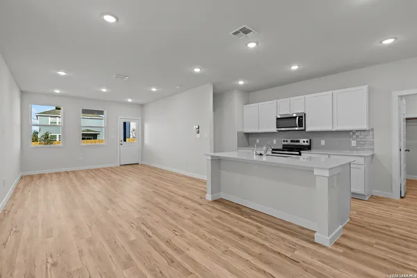 $303,125 | 5611 Franklin Hills, Von Ormy, TX 78073