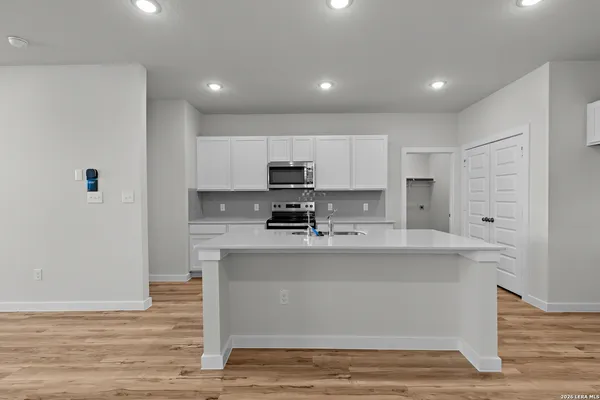 $303,125 | 5611 Franklin Hills, Von Ormy, TX 78073