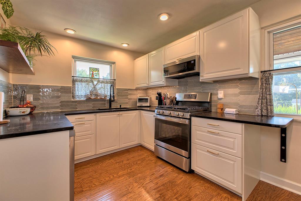298 Hawthorne Road Pittsburgh, PA 15209 - Photo 6 of 35 Gallery Image 6