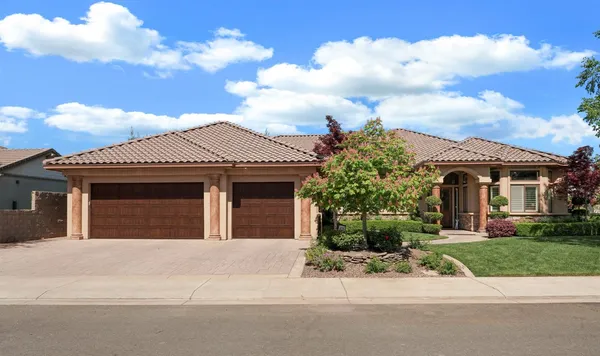 a view of a house with a yard and garage