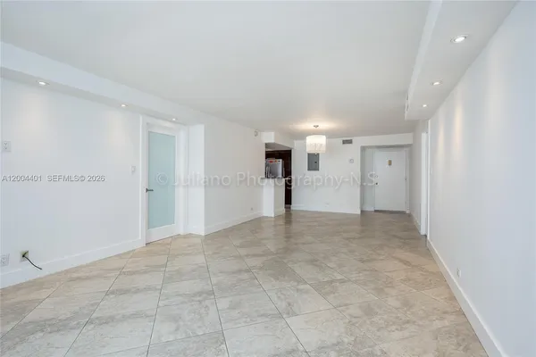 $3,300 | 6039 Collins Avenue, Unit 1415, Miami Beach, FL 33140