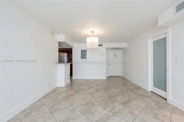 $3,300 | 6039 Collins Avenue, Unit 1415, Miami Beach, FL 33140