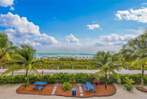 $3,300 | 6039 Collins Avenue, Unit 1415, Miami Beach, FL 33140