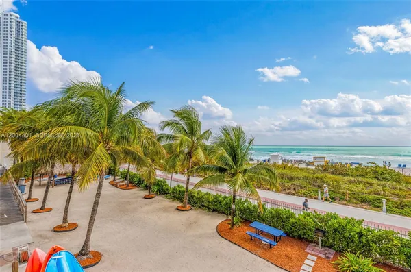 $3,300 | 6039 Collins Avenue, Unit 1415, Miami Beach, FL 33140
