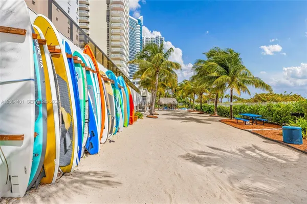 $3,300 | 6039 Collins Avenue, Unit 1415, Miami Beach, FL 33140