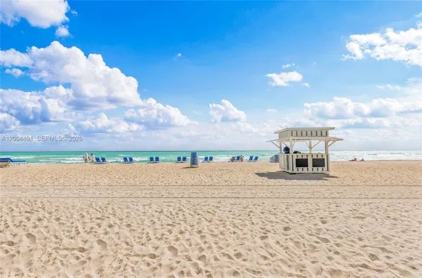 $3,300 | 6039 Collins Avenue, Unit 1415, Miami Beach, FL 33140