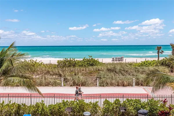 $3,300 | 6039 Collins Avenue, Unit 1415, Miami Beach, FL 33140