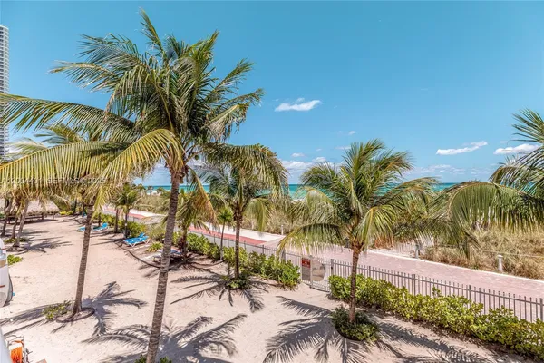 $3,300 | 6039 Collins Avenue, Unit 1415, Miami Beach, FL 33140