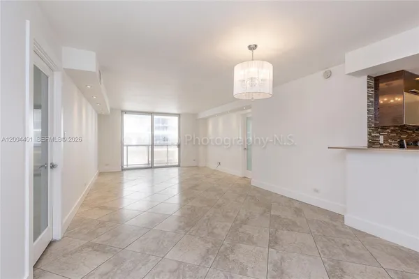 $3,300 | 6039 Collins Avenue, Unit 1415, Miami Beach, FL 33140