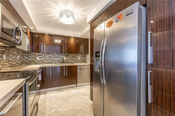 $3,300 | 6039 Collins Avenue, Unit 1415, Miami Beach, FL 33140