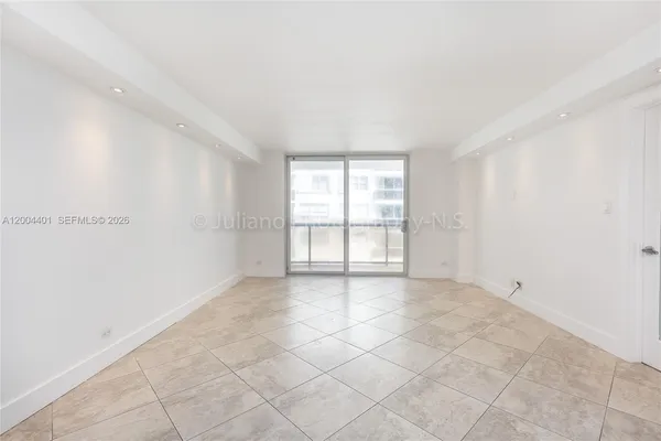 $3,300 | 6039 Collins Avenue, Unit 1415, Miami Beach, FL 33140