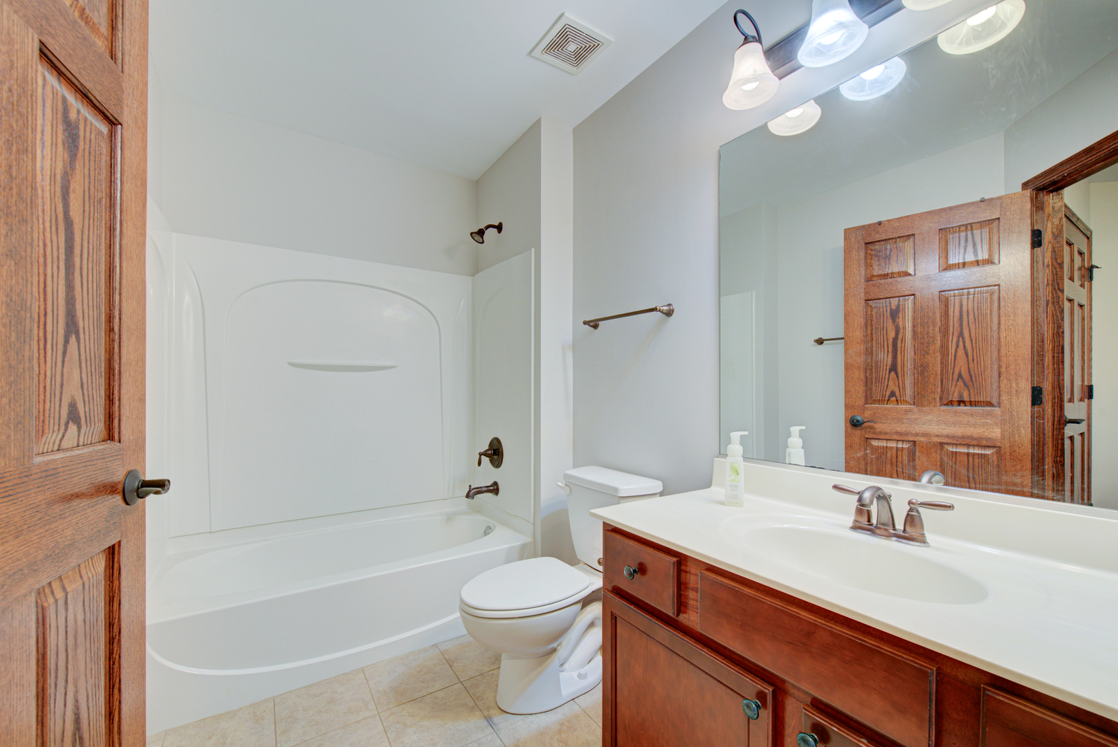 722 Oak Hollow Road, Unit 722 Crystal Lake, IL 60014 - Photo 23 of 31