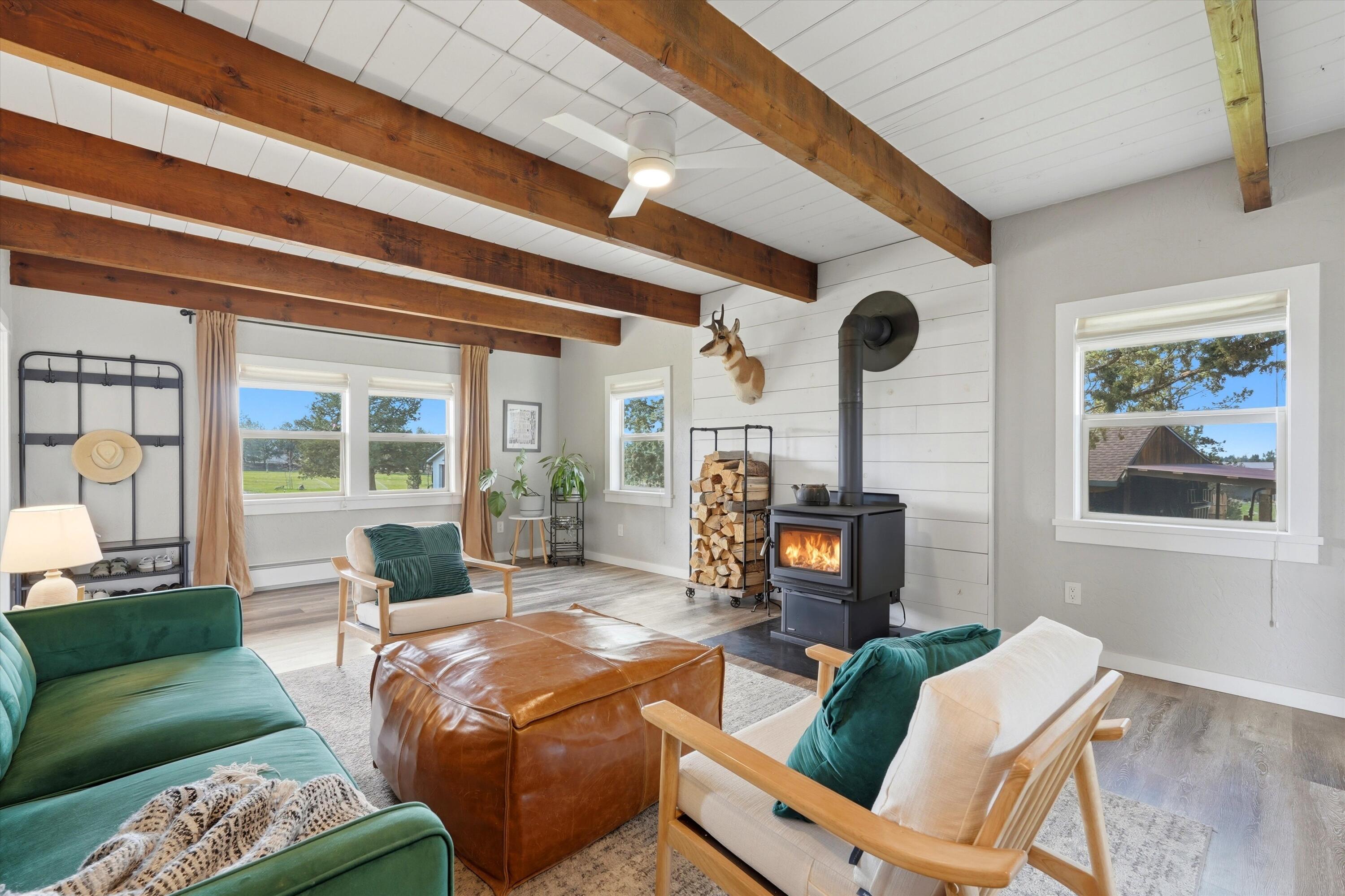 61280 Larsen Road Bend, OR 97702 - Photo 9 of 58 a living room with furniture and a window