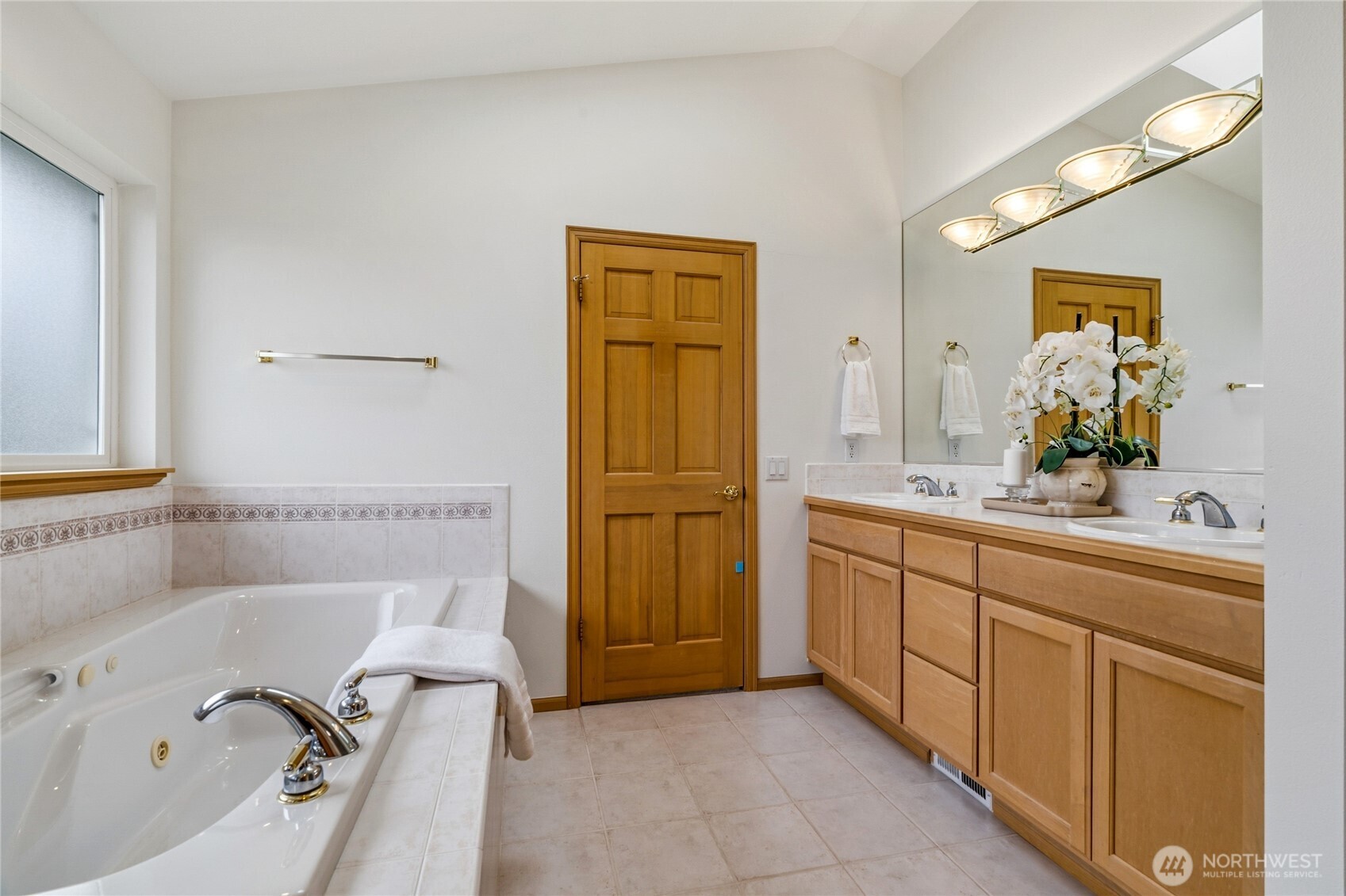 18639 175th Avenue Southeast Renton, WA 98058 - Photo 25 of 37 a bathroom with a tub sink and mirror