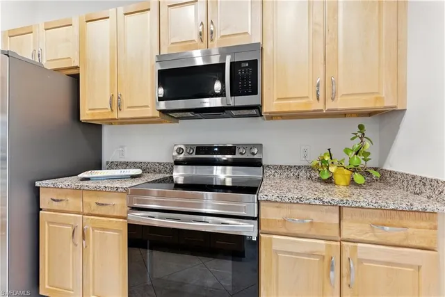 $1,000,000 | 176 Venus Cay, Naples, FL 34114