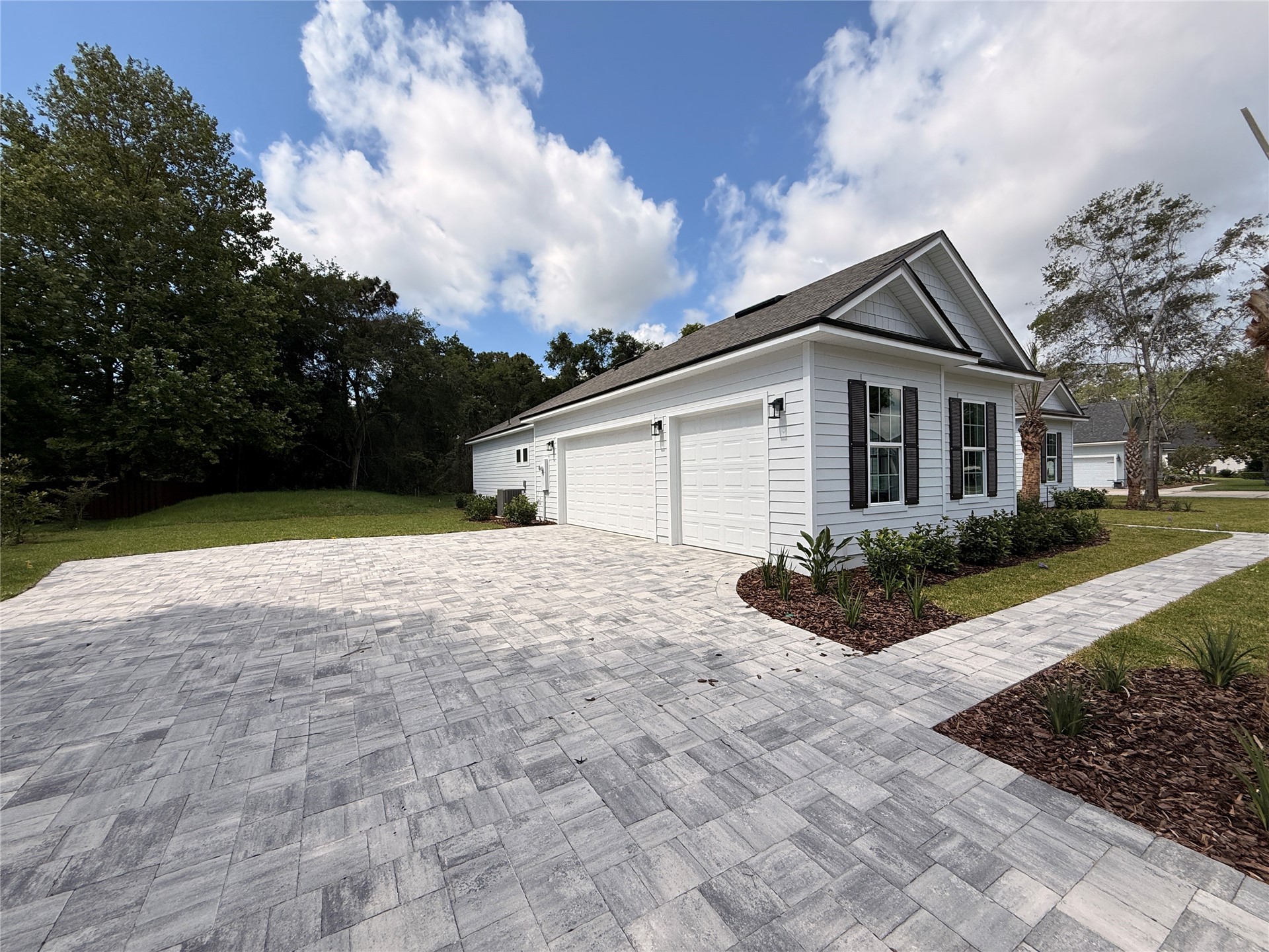 96130 Captains Pointe Road Yulee, FL 32097 - Photo 5 of 32 a front view of a house with garden
