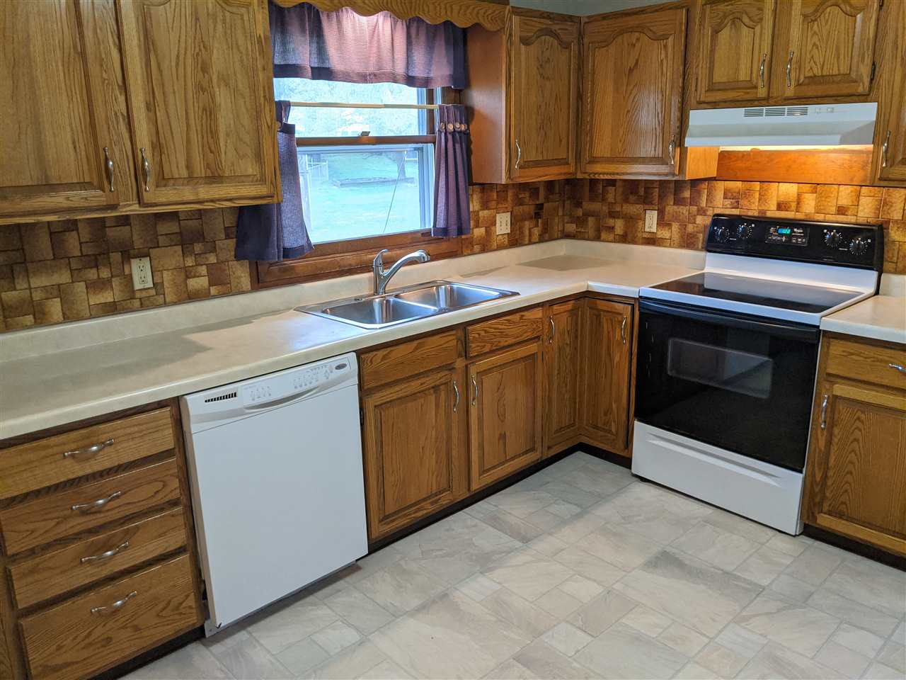 1807 North Ridge Drive Freeport, IL 61032 - Photo 12 of 36 Gallery Image 12