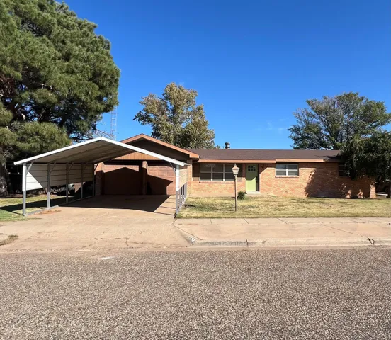 $165,000 | 1005 Northeast 1st Street, Earth, TX 79031