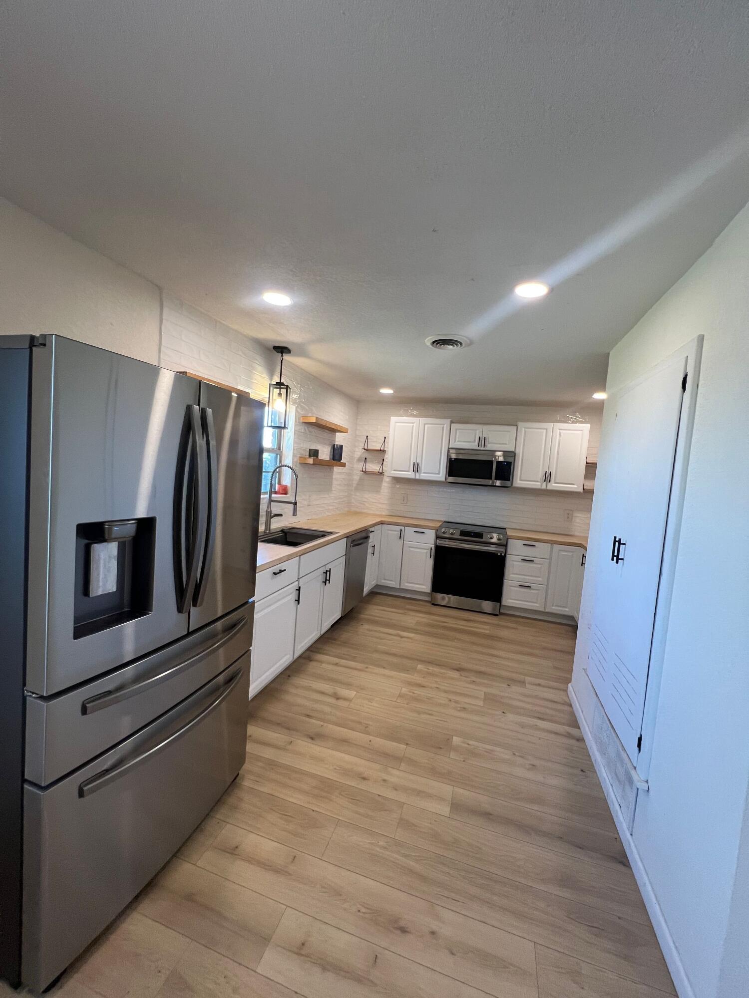 1005 Northeast 1st Street Earth, TX 79031 - Photo 5 of 18 INNYPaew