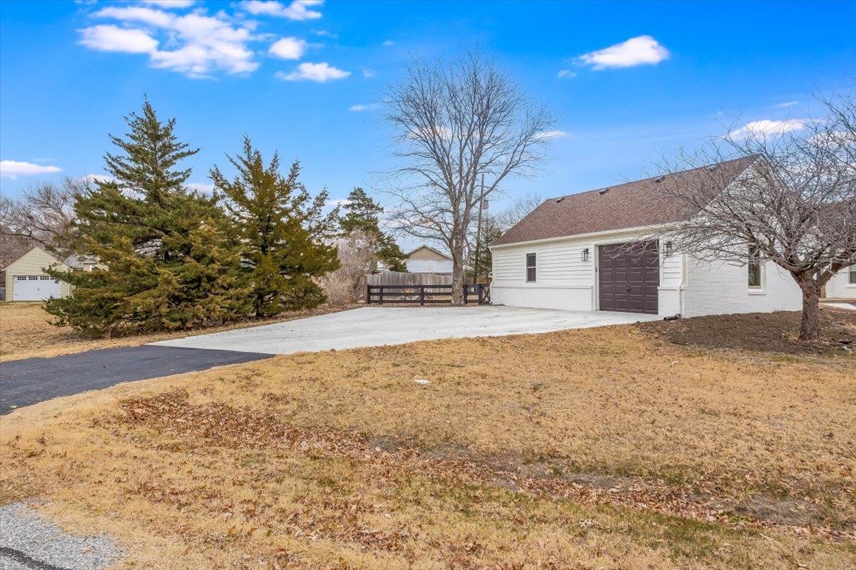 14 Sequoia Street Wichita, KS 67206 - Photo 3 of 28