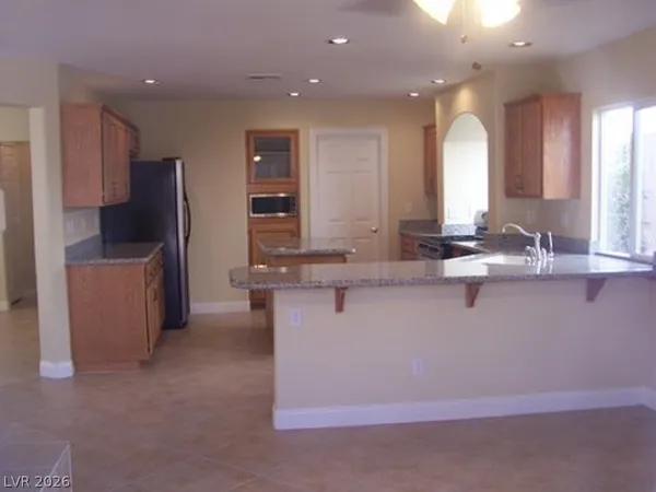 $2,595 | 10866 Dornoch Castle Street, Las Vegas, NV 89141