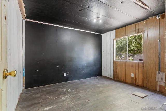 a view of a utility room