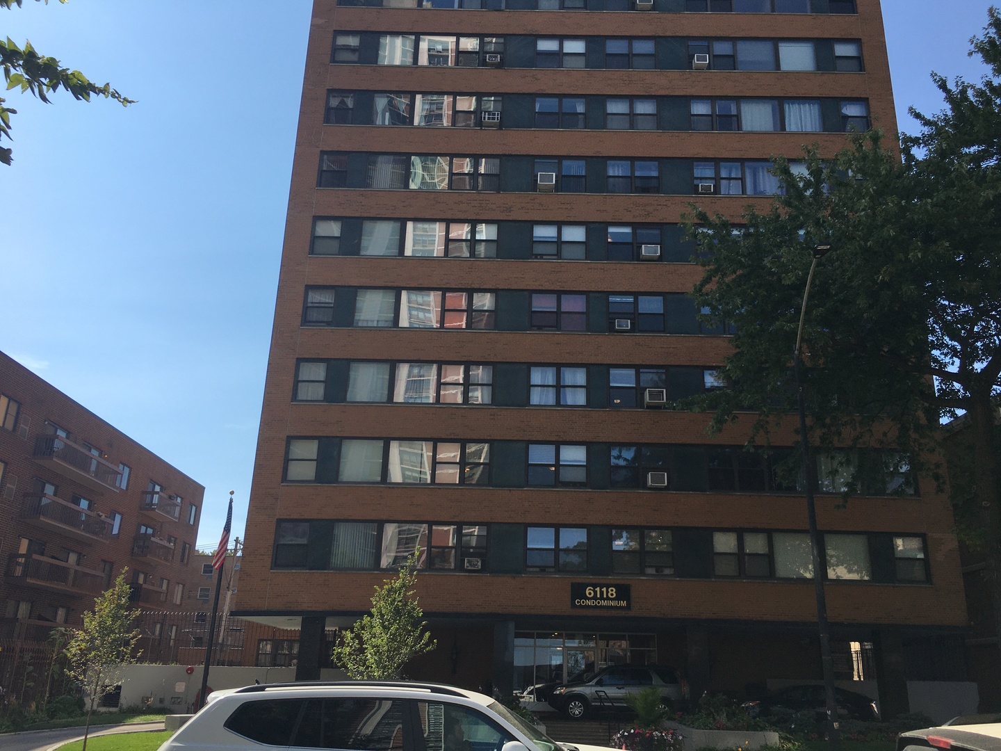 6118 North Sheridan Road, Unit 210 Chicago, IL 60660 - Photo 1 of 10