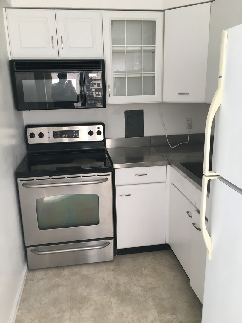 6118 North Sheridan Road, Unit 210 Chicago, IL 60660 - Photo 2 of 10