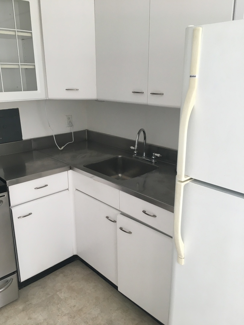 6118 North Sheridan Road, Unit 210 Chicago, IL 60660 - Photo 5 of 10