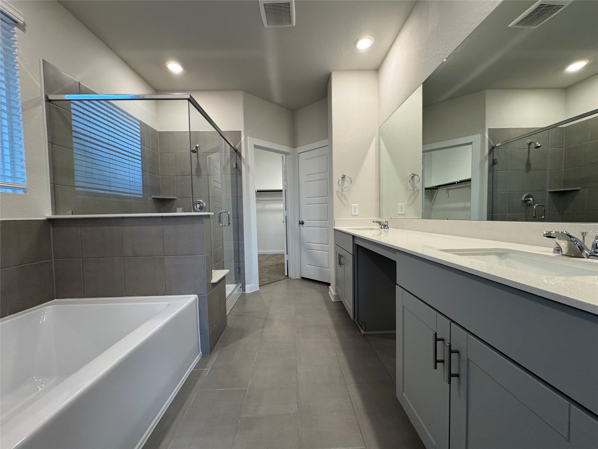 18731 Frost Ridge Drive Crosby, TX 77532 - Photo 11 of 26 a bathroom with a tub sink and mirror