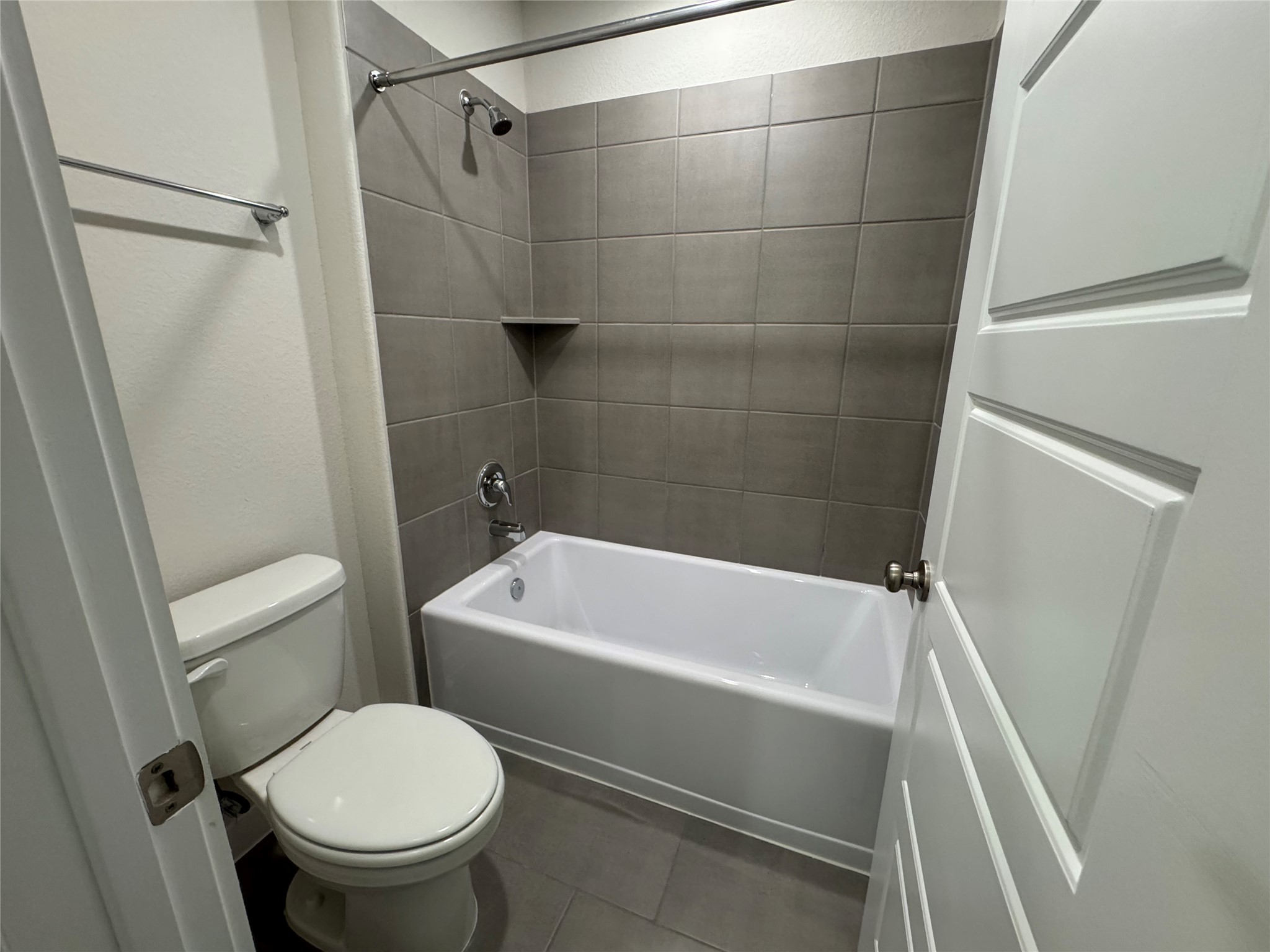 18731 Frost Ridge Drive Crosby, TX 77532 - Photo 20 of 26 a bathroom with a toilet and a bathtub