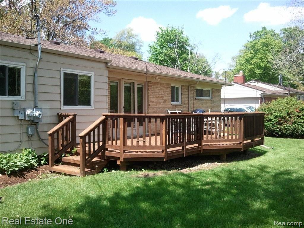 28136 Hawberry Road Farmington, MI 48331 - Photo 17 of 19 Back of Home