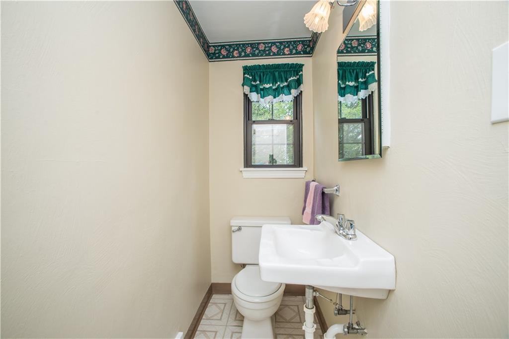 913 Rolling Rock Road Pittsburgh, PA 15234 - Photo 12 of 24 Gallery Image 12