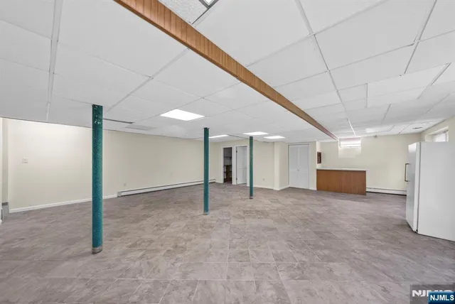 a view of a big room with closet and windows