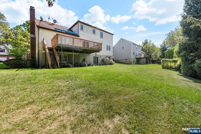 a view of a house with backyard and garden