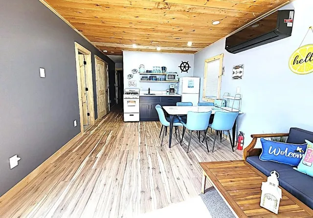 $2,200 | 16 Riverview Terrace, Unit 2, Hampton, NH 03842