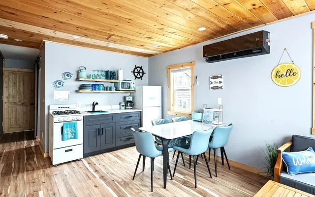 $2,200 | 16 Riverview Terrace, Unit 2, Hampton, NH 03842