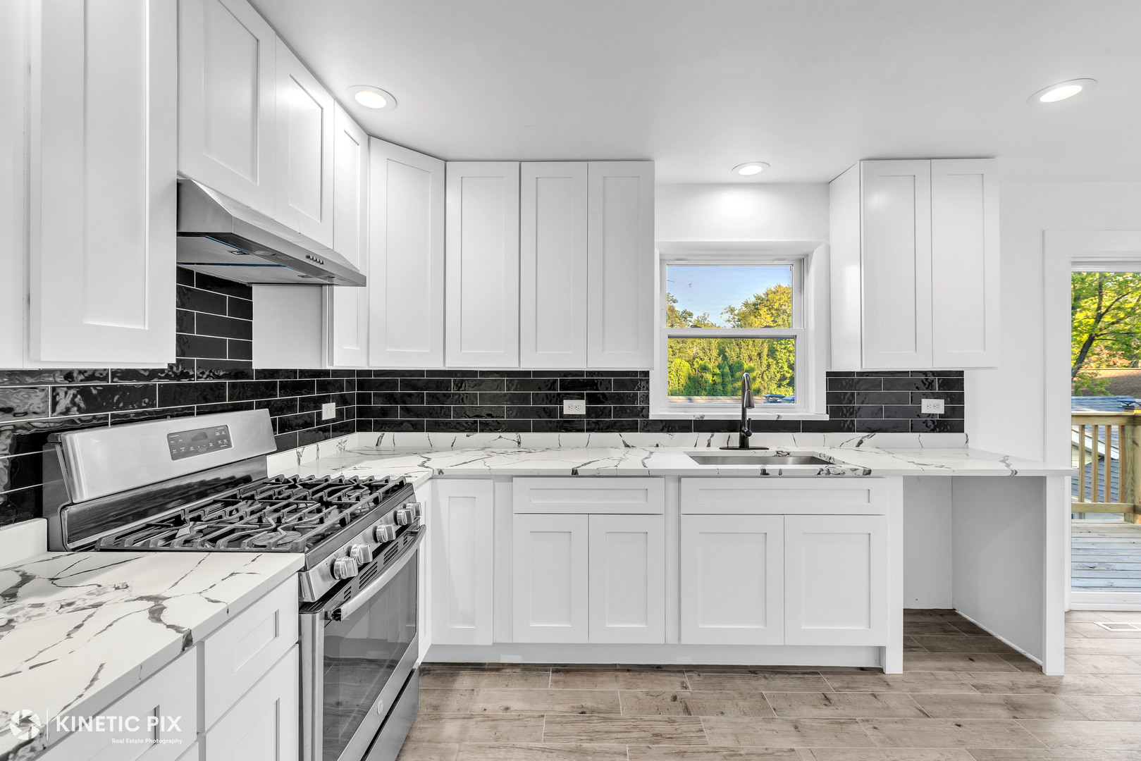 18888 Oak Avenue, Unit B Mundelein, IL 60060 - Photo 2 of 19