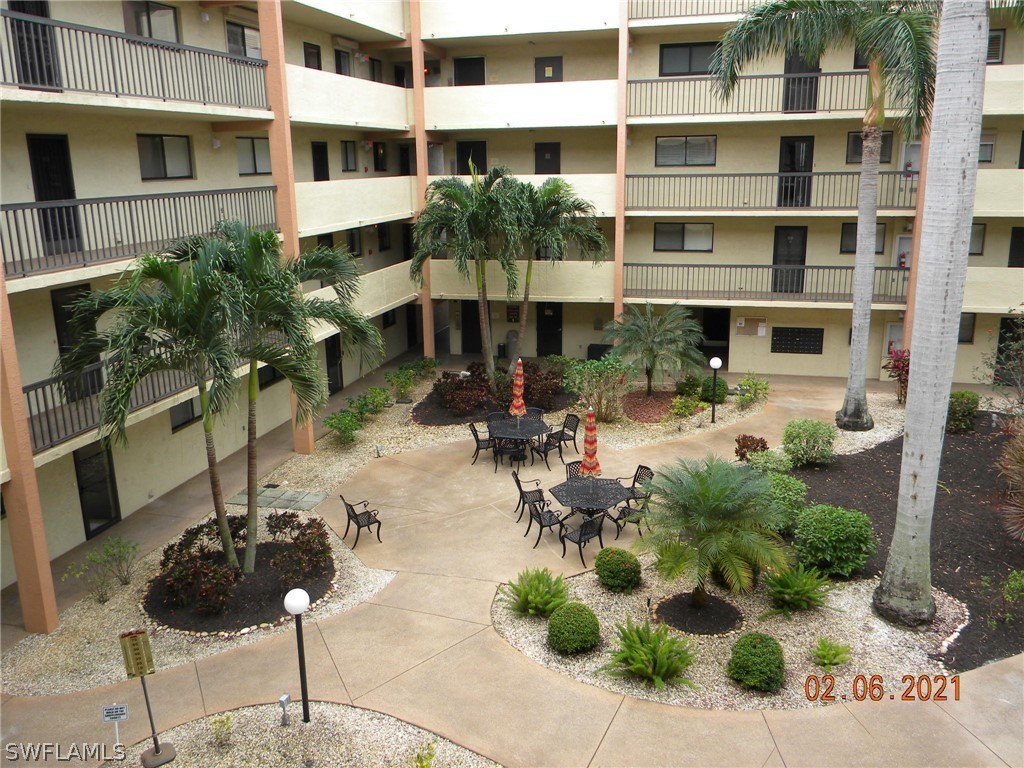 2121 Collier Avenue, Unit 102 Fort Myers, FL 33901 - Photo 24 of 28 a backyard of a building with barbeque oven table and chairs