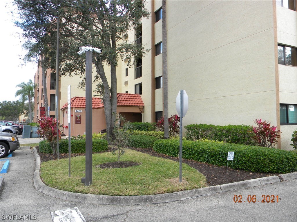 2121 Collier Avenue, Unit 102 Fort Myers, FL 33901 - Photo 25 of 28 a view of a park with large trees