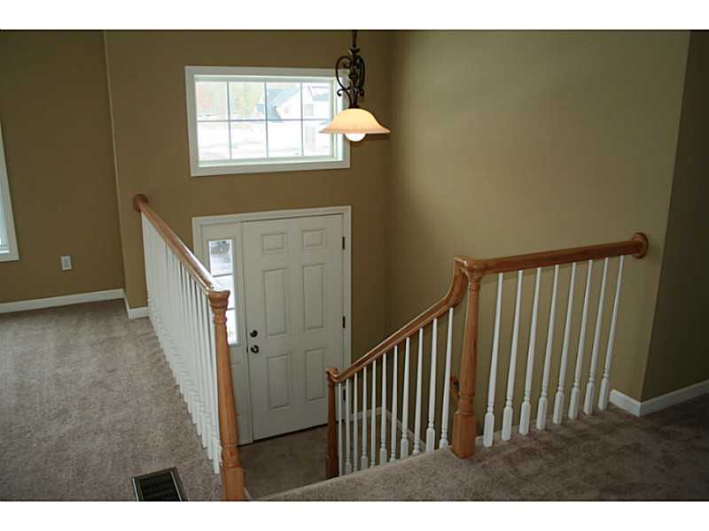 129 Roland Robinson Way North Kingstown, RI 02852 - Photo 6 of 7 Entry.
