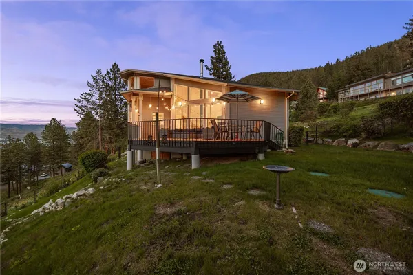 $950,000 | 7420 Navarre Drive, Chelan, WA 98816