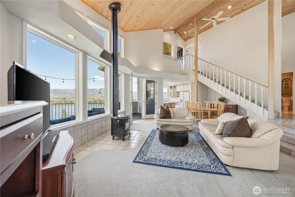 $950,000 | 7420 Navarre Drive, Chelan, WA 98816