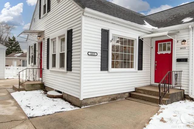 $359,900 | 1015 Grandview Avenue, Lockport, IL 60441