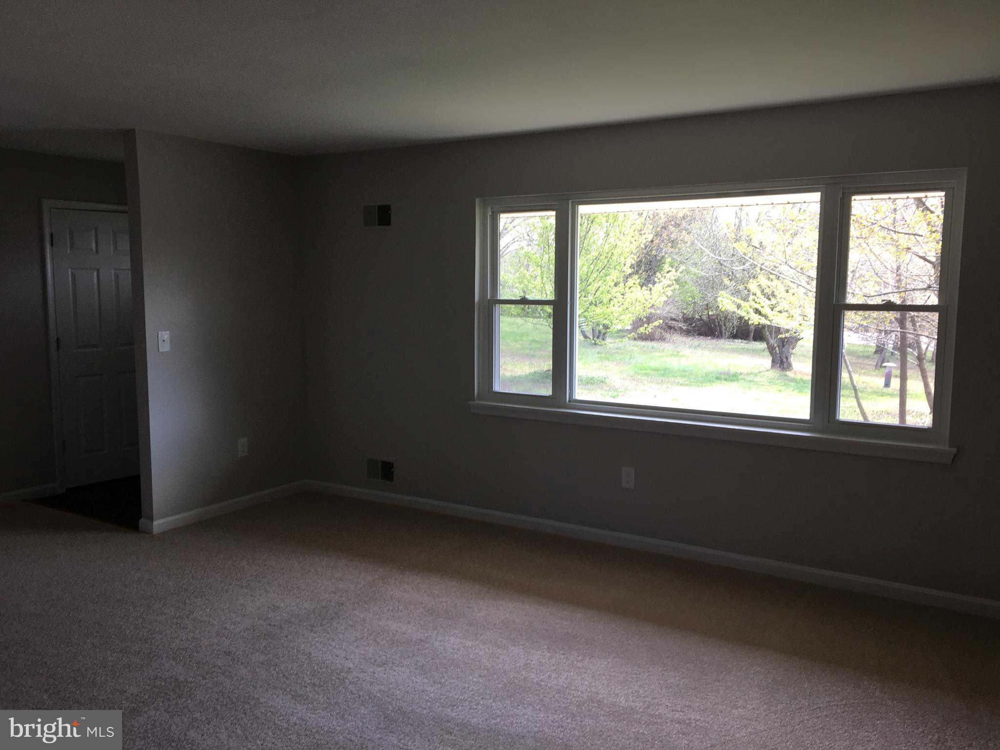 1965 Smoky Road Huntingtown, MD 20639 - Photo 11 of 32 Living Room