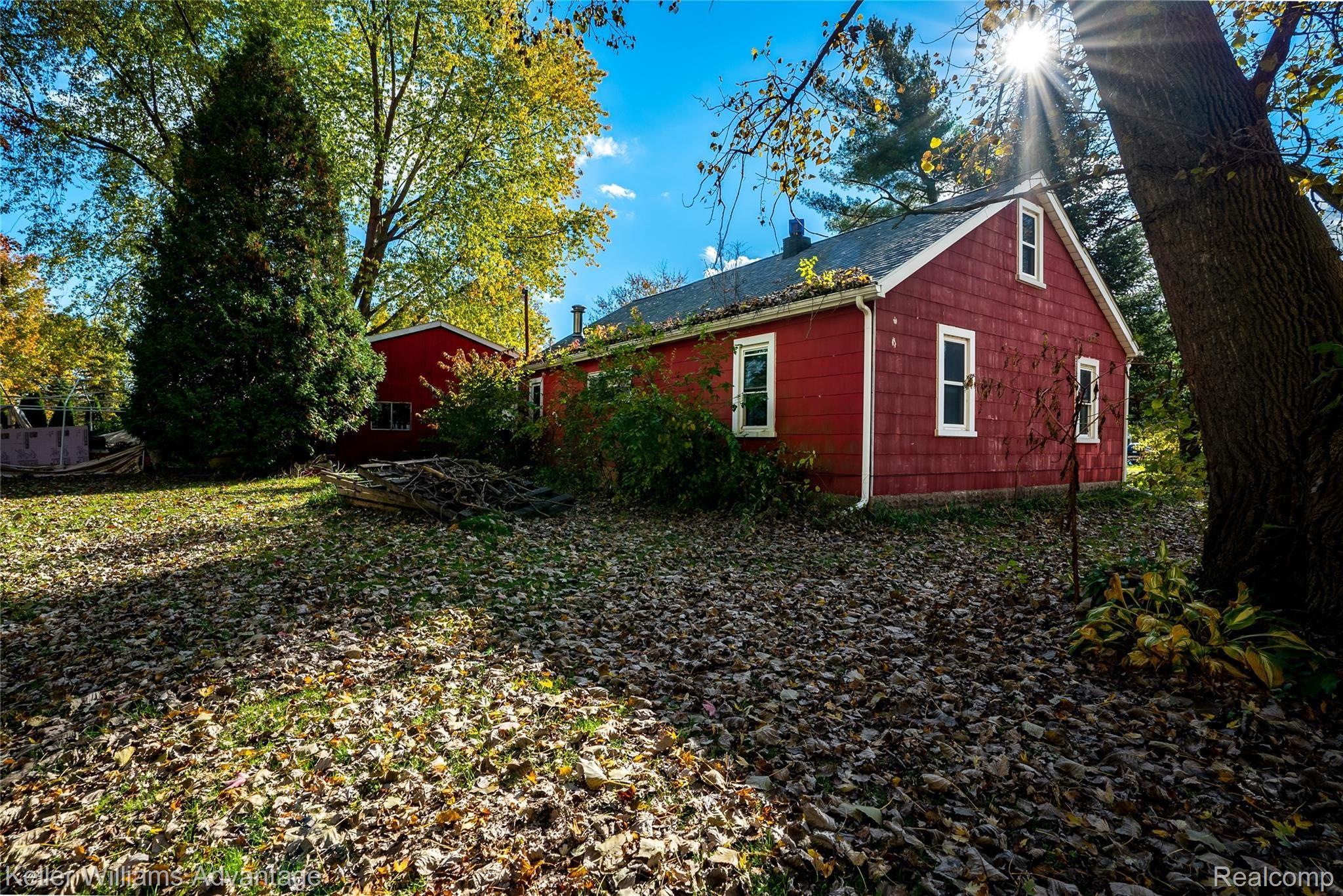 29074 Grix Road New Boston, MI 48164 - Photo 20 of 34 GrixRd_29074_Back 1.jpg