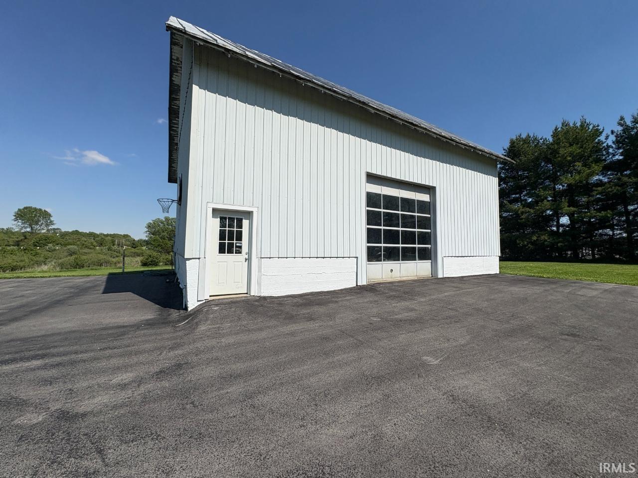 6504 South 560 E Road Selma, IN 47383 - Photo 2 of 31