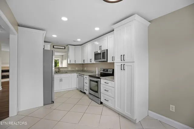 $1,750 | 2425 Hallerins Court, Maryville, TN 37801